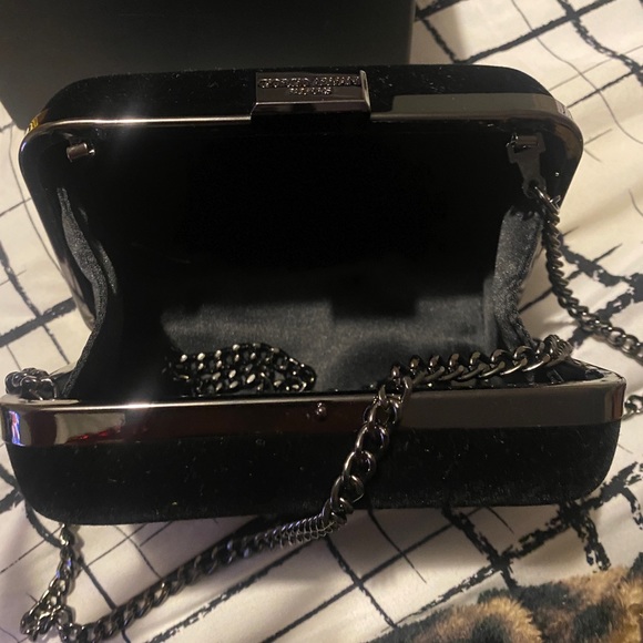 Giorgio Armani black velvet evening clutch with chain. - Picture 5 of 10